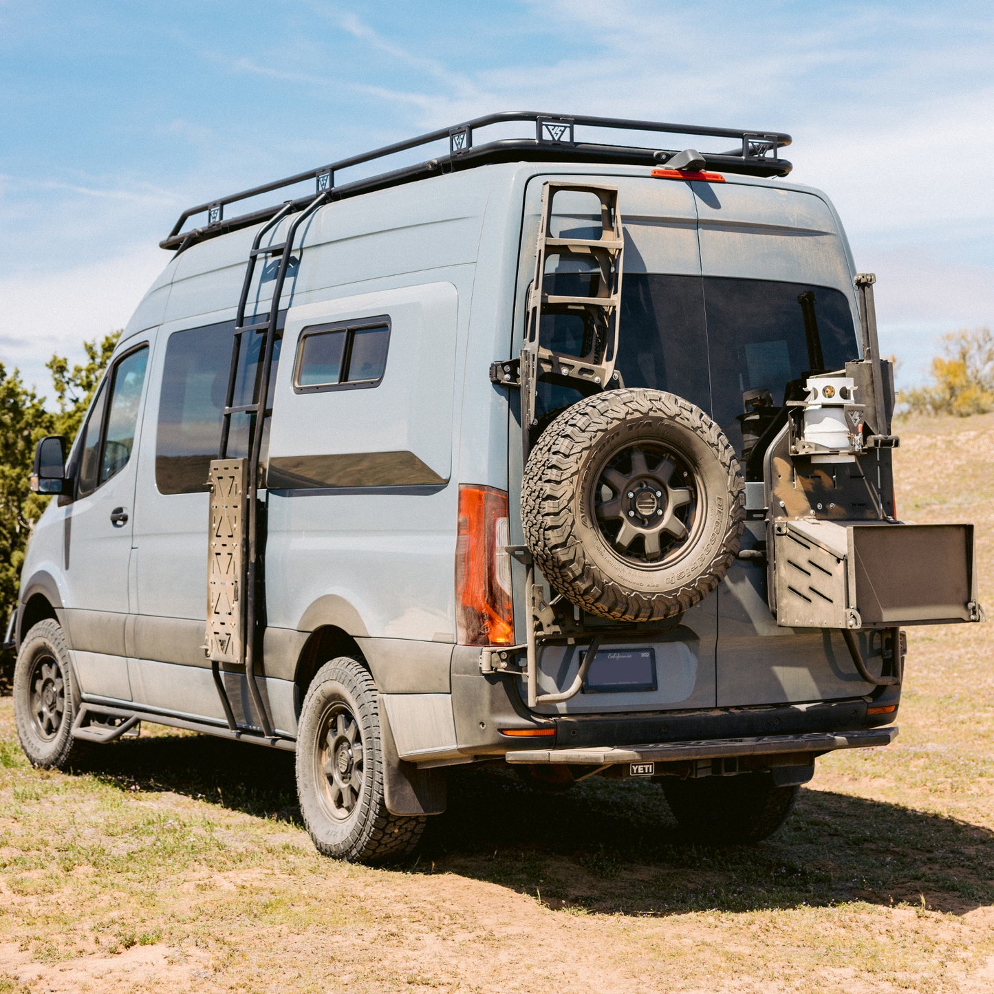 REAR CARRIER + STORAGE BOX + SHOVEL