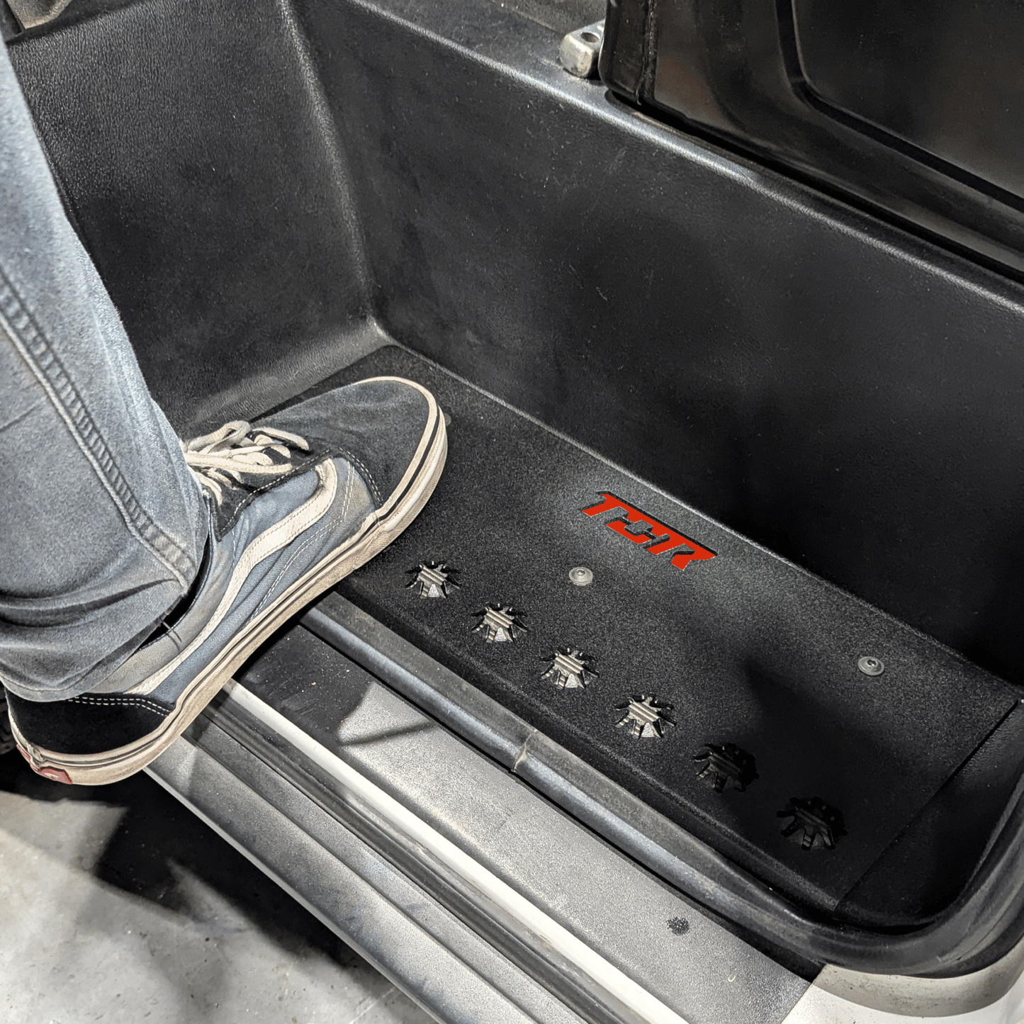 Ford Transit – Grip Step (Pair)