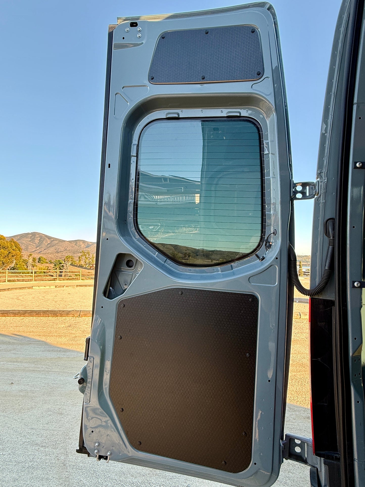 Sprinter Rear Door Panels – Set of Black-Hex (2019+)