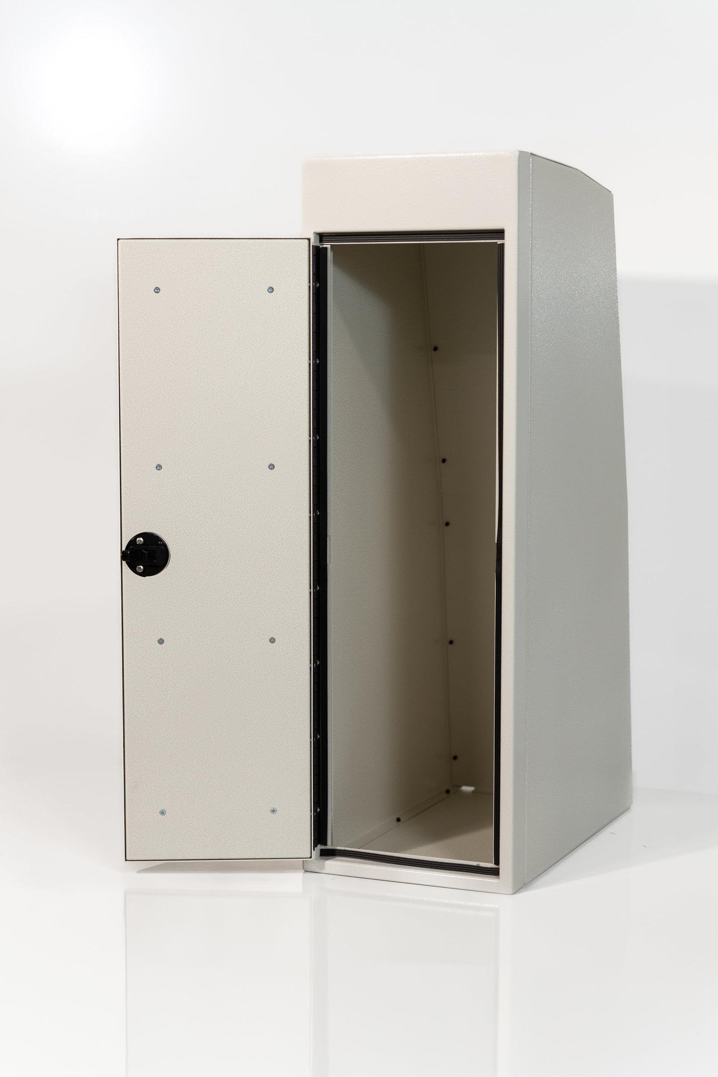 Upper Closet - 12"x22"x38"