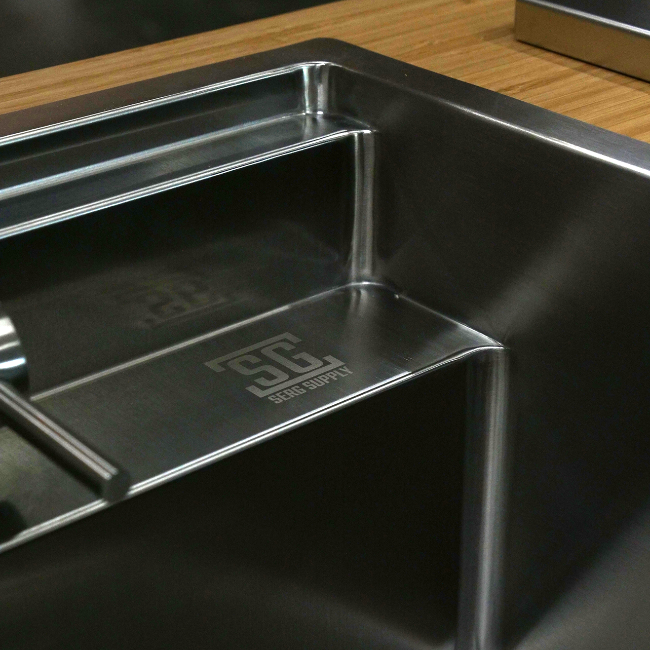 Stainless Steel Sink With Folding Faucet