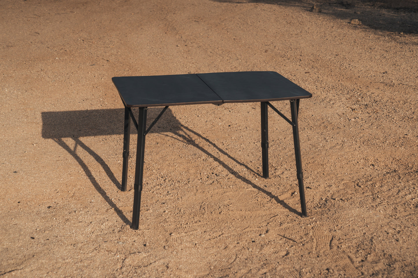 CAMP TABLE