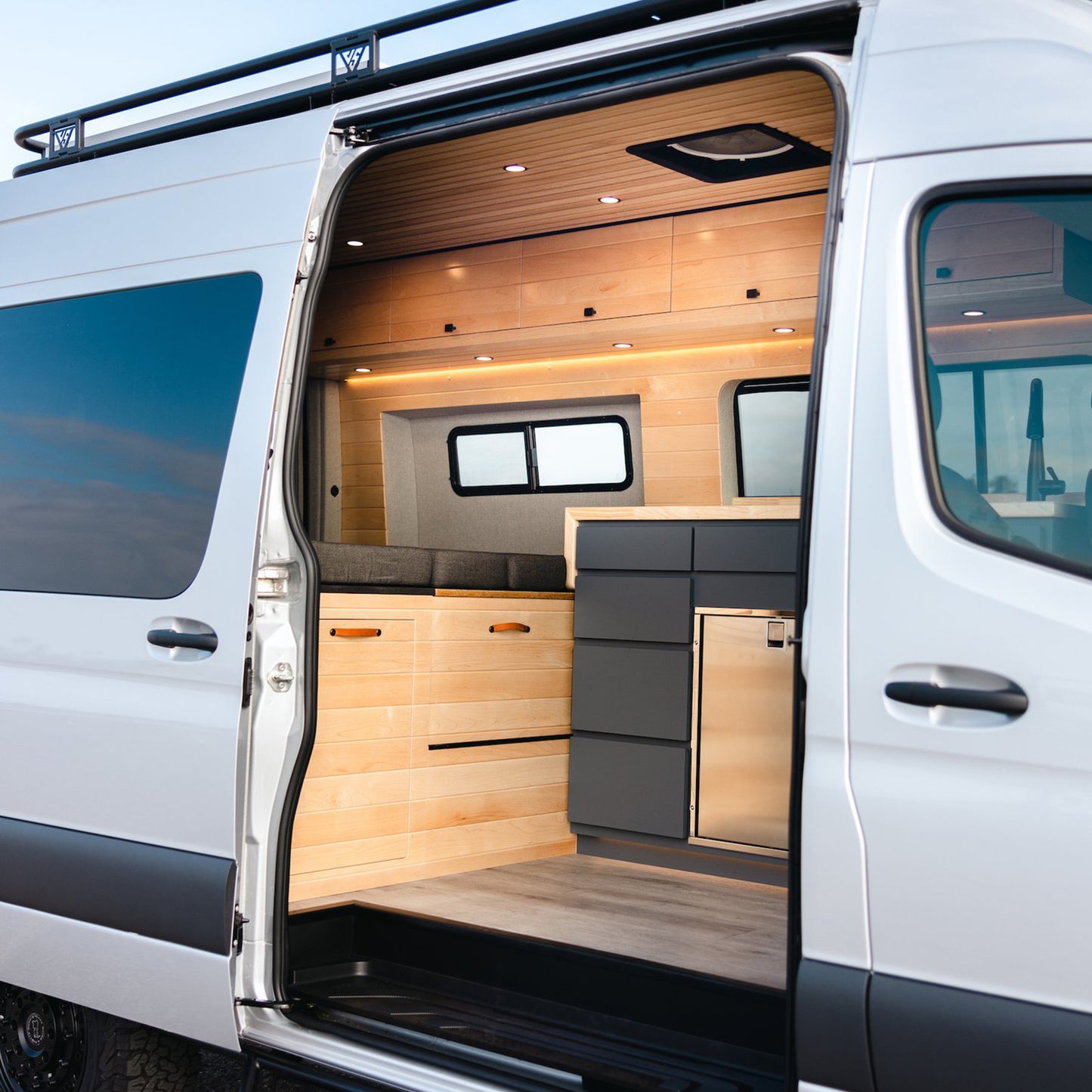 4X4 144 High Roof Mercedes Sprinter - California Coast