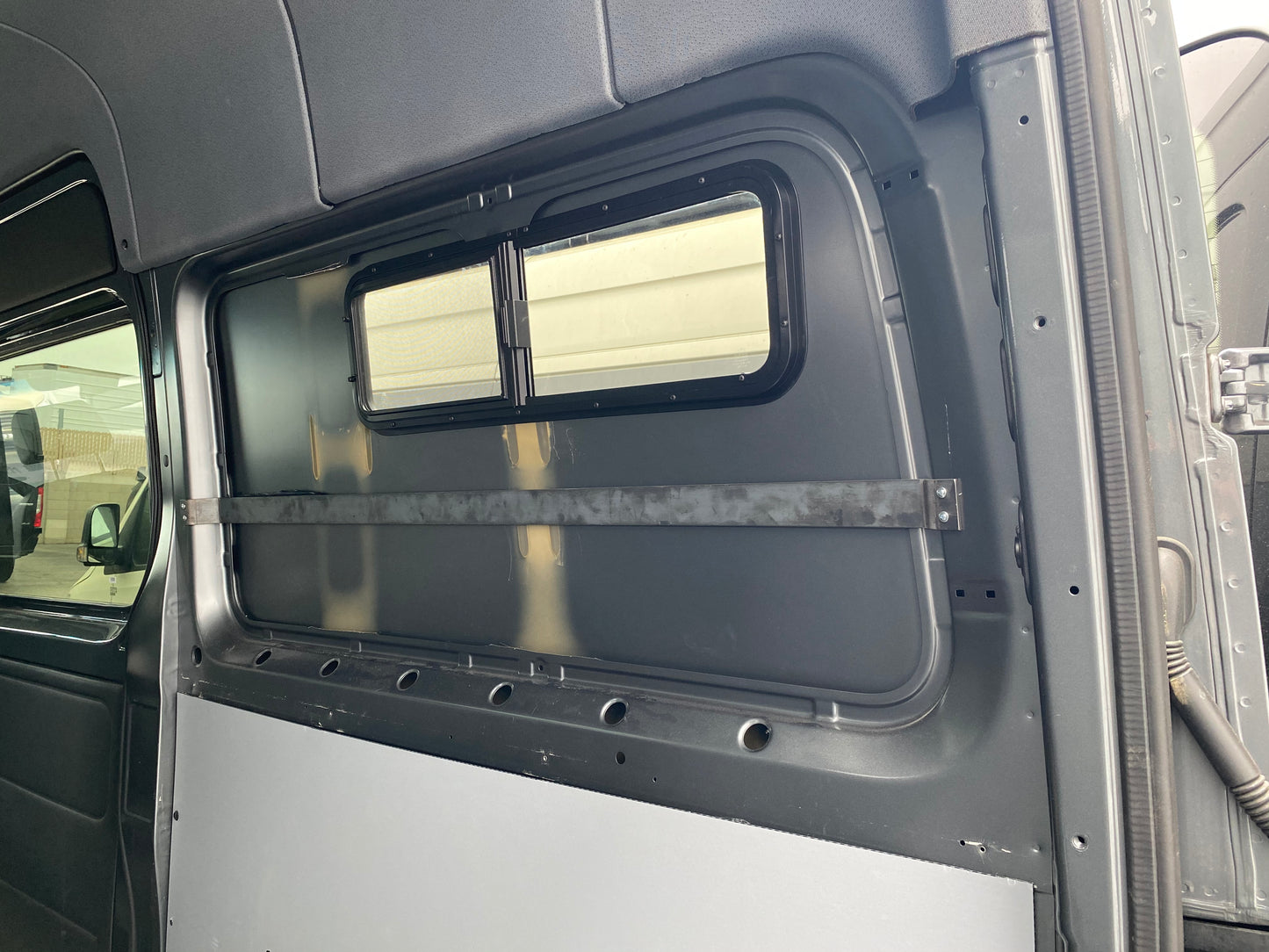 Sprinter CRL 10 x 33 Window Support