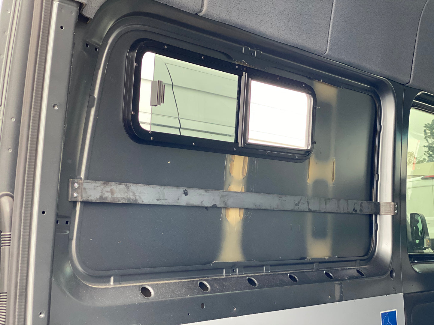 Sprinter CRL 10 x 33 Window Support